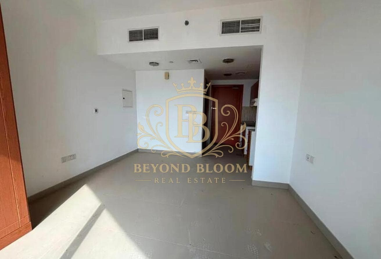 Studio apartment at Lakeside Tower D, Dubai Production City (IMPZ)